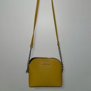Super cute yellow Steve Madden purse